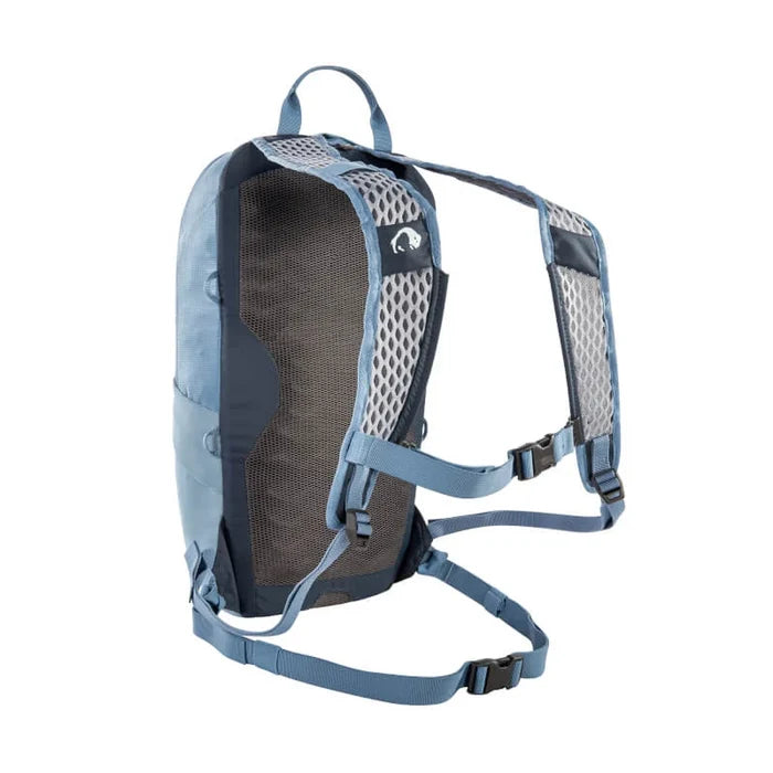 תרמיל Tatonka Active Pack 9 לנשים, תקריב של בד Microrip 2.1 עמיד וקל משקל