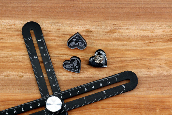 Deltarune Pin - Deltarune Symbol for Deltarune Cosplay - Spamton - Undertale Gift
