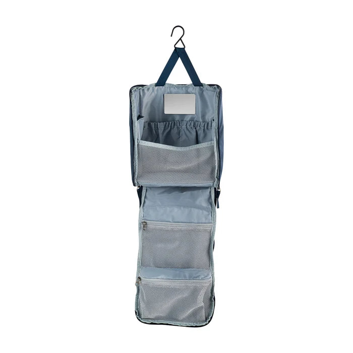 תיק רחצה GN Wash Bag פתוח לרווחה עם בקבוקי שמפו וסבון גדולים