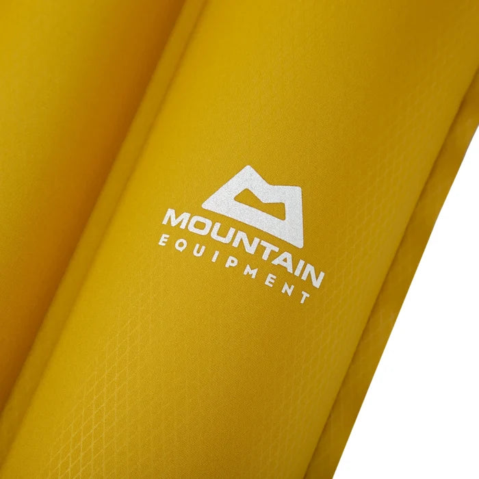 תקריב על שסתומי הגז הדו-כיווניים של מזרון Mountain Equipment Hoverstat 7.0
