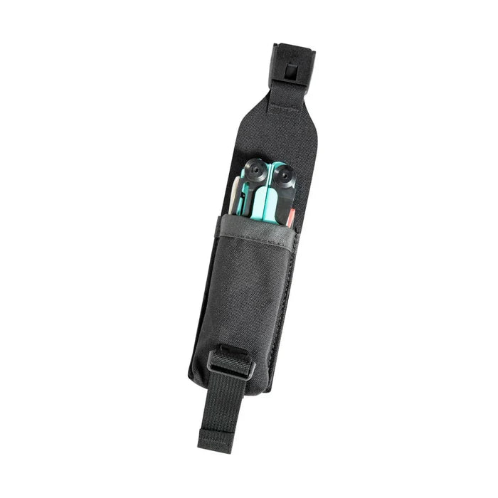 נרתיק אולר שחור Tatonka Tool Pouch M פתוח המציג את תא האחסון הפנימי