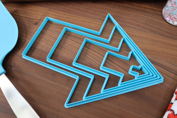XL Arrow Cookie Cutters - 9in Through 1in - Concentric Cutter - 5 Sizes included - Decorative Fondant Cakes & Cookie Towers